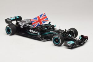 Mercedes AMG Petronas W12 E Performance L. Hamilton Winner British GP 2021 Minichamps 1:18 110211144 Смола — снимка 4 от 7