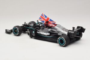 Mercedes AMG Petronas W12 E Performance L. Hamilton Winner British GP 2021 Minichamps 1:18 110211144 Смола — снимка 5 от 7