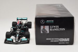 Mercedes AMG Petronas W12 E Performance L. Hamilton Winner British GP 2021 Minichamps 1:18 110211144 Смола — снимка 6 от 7