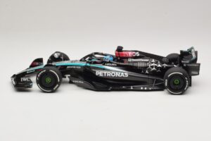 Mercedes AMG Petronas W15 E Performance G. Russell 2024 Minichamps 1:18 110240163 Смола — снимка 3 от 7