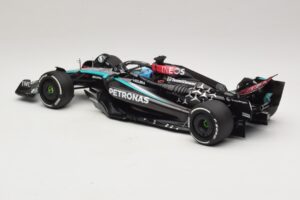 Mercedes AMG Petronas W15 E Performance G. Russell 2024 Minichamps 1:18 110240163 Смола — снимка 5 от 7