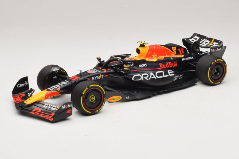Oracle Red Bull Racing RB19 S. Perez Abu Dhabi GP 2023 Minichamps 1:18 110232311 Смола