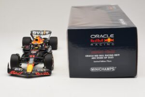 Oracle Red Bull Racing RB19 S. Perez Abu Dhabi GP 2023 Minichamps 1:18 110232311 Смола — снимка 6 от 7