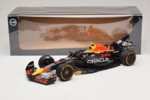 Oracle Red Bull Racing RB19 S. Perez Abu Dhabi GP 2023 Minichamps 1:18 110232311 Смола — снимка 7 от 7