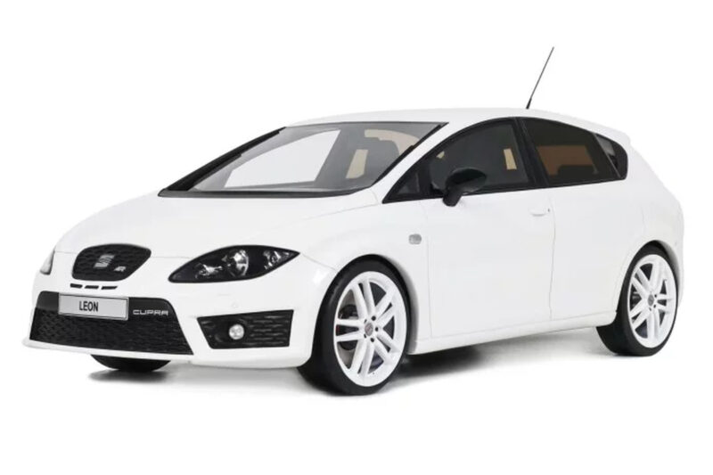 SEAT Leon Cupra R Mk2 Бял Otto 1:18 OT1332 Смола