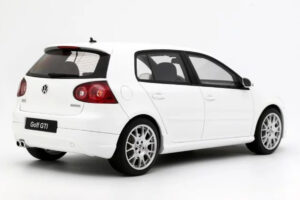Volkswagen Golf GTI Mk5 Edition 30 Candy White Otto 1:18 OT1250 Смола — снимка 2 от 5