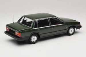 Volvo 740 GL Тъмнозелен Minichamps 1:18 155171702 Метал — снимка 2 от 6