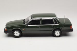 Volvo 740 GL Тъмнозелен Minichamps 1:18 155171702 Метал — снимка 3 от 6