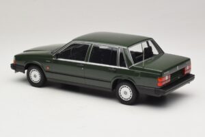 Volvo 740 GL Тъмнозелен Minichamps 1:18 155171702 Метал — снимка 5 от 6