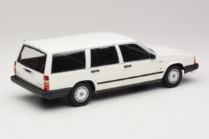 Volvo 740 GL Комби Бял Minichamps 1:18 155171772 Метал — снимка 2 от 6