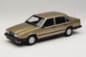 Volvo 740 GL Златен Minichamps 1:18 155171700 Метал