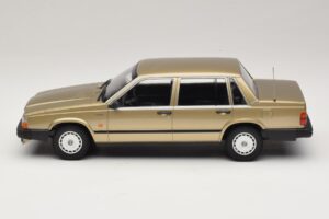 Volvo 740 GL Златен Minichamps 1:18 155171700 Метал — снимка 3 от 6