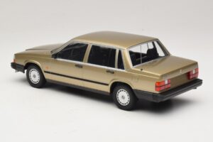Volvo 740 GL Златен Minichamps 1:18 155171700 Метал — снимка 5 от 6