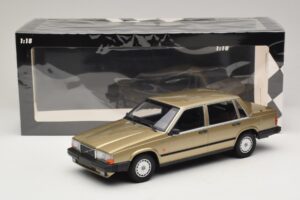 Volvo 740 GL Златен Minichamps 1:18 155171700 Метал — снимка 6 от 6