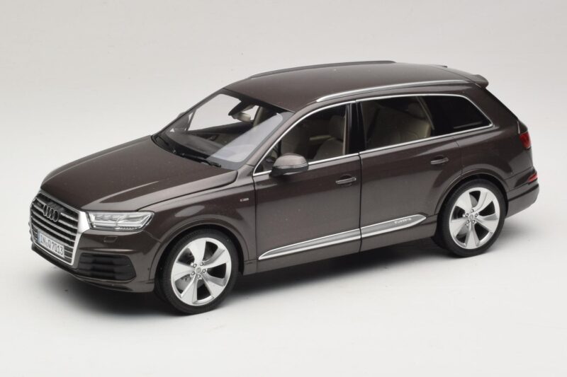 Audi Q7 4M Argus Brown Minichamps 1:18 5011407615 Метал