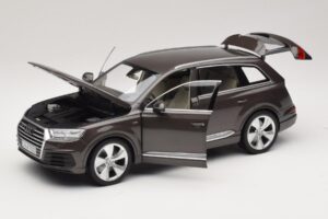 Audi Q7 4M Argus Brown Minichamps 1:18 5011407615 Метал — снимка 2 от 8