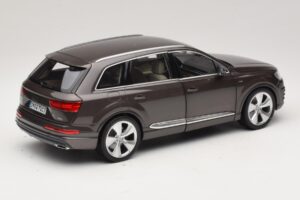Audi Q7 4M Argus Brown Minichamps 1:18 5011407615 Метал — снимка 3 от 8