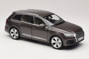 Audi Q7 4M Argus Brown Minichamps 1:18 5011407615 Метал — снимка 6 от 8