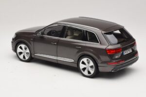 Audi Q7 4M Argus Brown Minichamps 1:18 5011407615 Метал — снимка 7 от 8