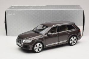 Audi Q7 4M Argus Brown Minichamps 1:18 5011407615 Метал — снимка 8 от 8