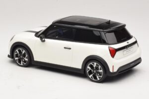 Mini Cooper S F66 Nanuq White Metallic Otto 1:18 OT1245 Смола — снимка 5 от 6