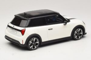 Mini Cooper S F66 Nanuq White Metallic Otto 1:18 OT1245 Смола — снимка 2 от 6