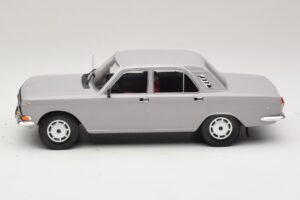 GAZ Volga GAZ-24-10 Сив MCG 1:18 MCG18016 Метал — снимка 3 от 6