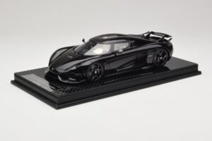 Koenigsegg Regera Черен Карбонов Пакет Бежов Салон FrontiArt 1:18 Koenigsegg Regera Черен Карбонов Пакет Бежов Салон FrontiArt 1:18 REMC042 Смола