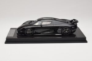 Koenigsegg Regera Черен Карбонов Пакет Бежов Салон FrontiArt 1:18 REMC042 Смола — снимка 3 от 7