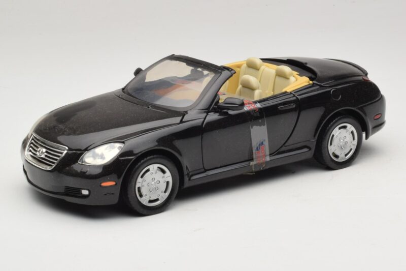 Lexus SC430 Кабриолет Черен Motormax 1:18 Lexus SC430 Кабриолет Черен Motormax 1:18 73119 Метал
