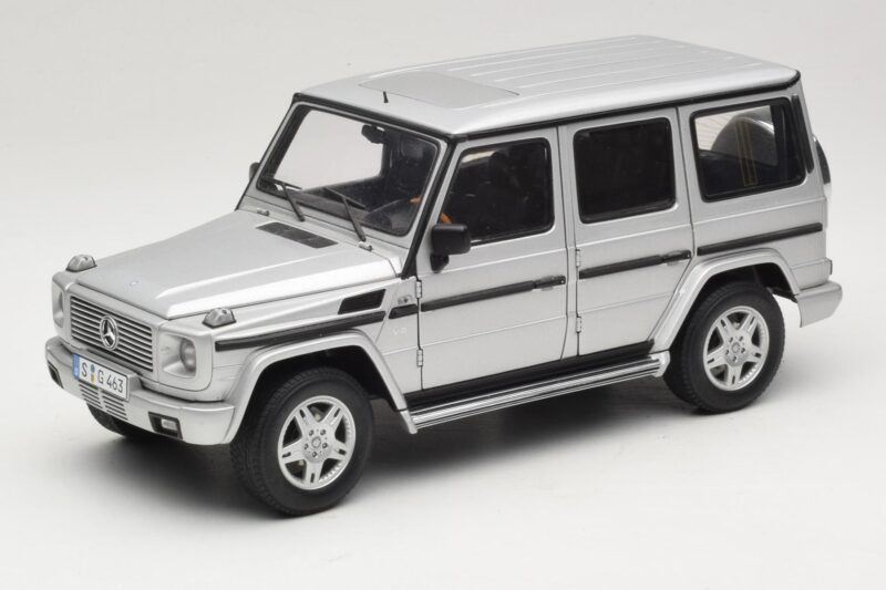 Mercedes G500 W463 LWB Дилърско Издание Сребърен AUTOart 1:18 B66962142 Метал