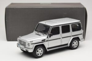 Mercedes G500 W463 LWB Дилърско Издание Сребърен AUTOart 1:18 B66962142 Метал — снимка 8 от 8