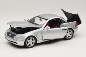 Mercedes SLK230 R170 AMG Родстер Сребърен UT Models 1:18 26152 Метал — снимка 2 от 8