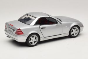 Mercedes SLK230 R170 AMG Родстер Сребърен UT Models 1:18 26152 Метал — снимка 3 от 8