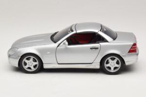 Mercedes SLK230 R170 AMG Родстер Сребърен UT Models 1:18 26152 Метал — снимка 4 от 8