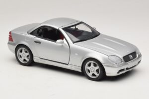 Mercedes SLK230 R170 AMG Родстер Сребърен UT Models 1:18 26152 Метал — снимка 6 от 8