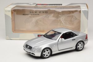 Mercedes SLK230 R170 AMG Родстер Сребърен UT Models 1:18 26152 Метал — снимка 8 от 8