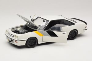 Opel Manta B GT/E Бял Черни Персонализирани Джанти Revell 1:18 08422 Метал — снимка 2 от 8