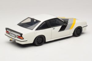 Opel Manta B GT/E Бял Черни Персонализирани Джанти Revell 1:18 08422 Метал — снимка 3 от 8