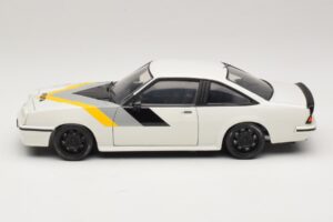 Opel Manta B GT/E Бял Черни Персонализирани Джанти Revell 1:18 08422 Метал — снимка 4 от 8