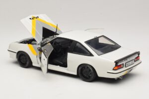 Opel Manta B GT/E Бял Черни Персонализирани Джанти Revell 1:18 08422 Метал — снимка 5 от 8