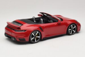 Porsche 911 992 Turbo S Кабриолет Тъмночервен Minichamps 1:18 PORSCHE007 Метал — снимка 2 от 6