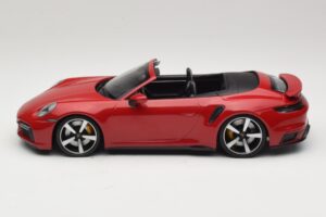 Porsche 911 992 Turbo S Кабриолет Тъмночервен Minichamps 1:18 PORSCHE007 Метал — снимка 3 от 6