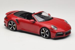 Porsche 911 992 Turbo S Кабриолет Тъмночервен Minichamps 1:18 PORSCHE007 Метал — снимка 4 от 6