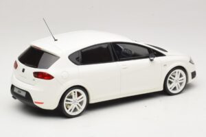 SEAT Leon Cupra R Mk2 Бял Otto 1:18 OT1332 Смола — снимка 2 от 6