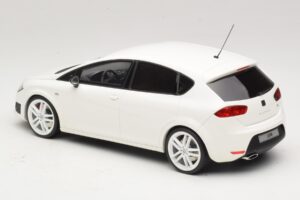 SEAT Leon Cupra R Mk2 Бял Otto 1:18 OT1332 Смола — снимка 5 от 6
