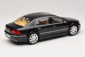 Volkswagen Phaeton 3D 6.0 W12 Черен Otto 1:18 OT1266 Смола — снимка 2 от 6