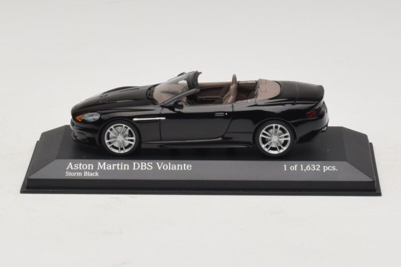 Aston Martin DBS Volante Черен Металик Minichamps 1:43 Aston Martin DBS Volante Черен Металик Minichamps 1:43 400137930 Метал
