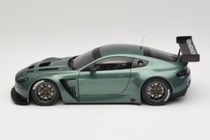 Aston Martin V12 Vantage GT3 Зелен AUTOart 1:18 81306 Метал — снимка 3 от 6