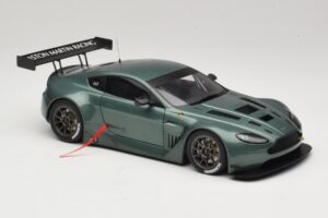 Aston Martin V12 Vantage GT3 Зелен AUTOart 1:18 81306 Метал — снимка 4 от 6